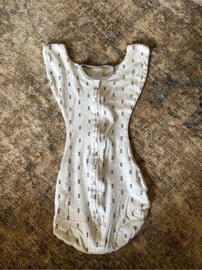 Swaddle Designs White and Black Arrow Print Sleep Sack